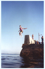 Ag baint taitneamh as an fharraige./Enjoying the sea.